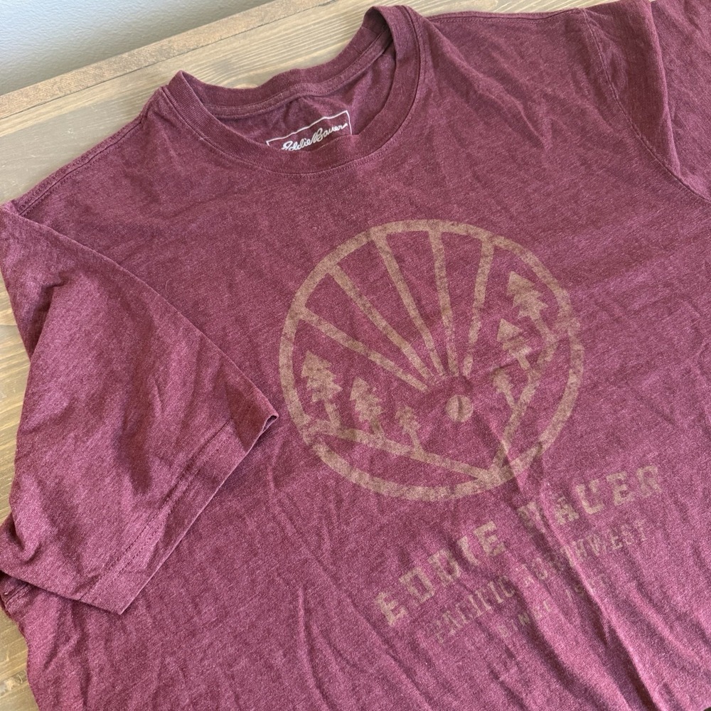 Eddie Bauer Men's Large Red Crewneck Short Sleeve Graphic Print Tee T-Shirt‎